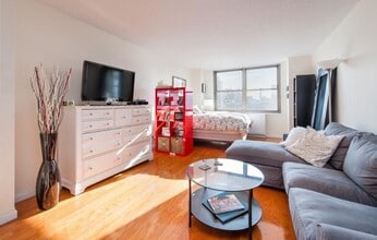 Building Photo - 301 E 79th St