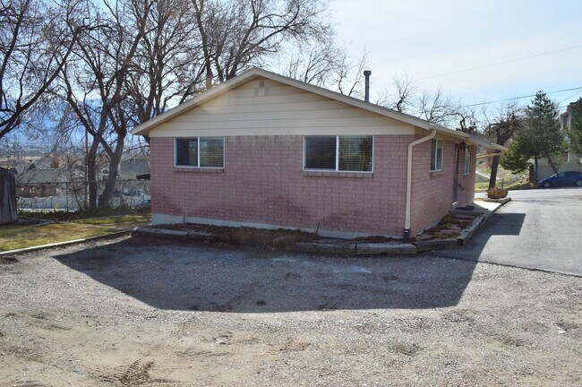 Foto del edificio - Beautiful Home in Excellent Murray Location!