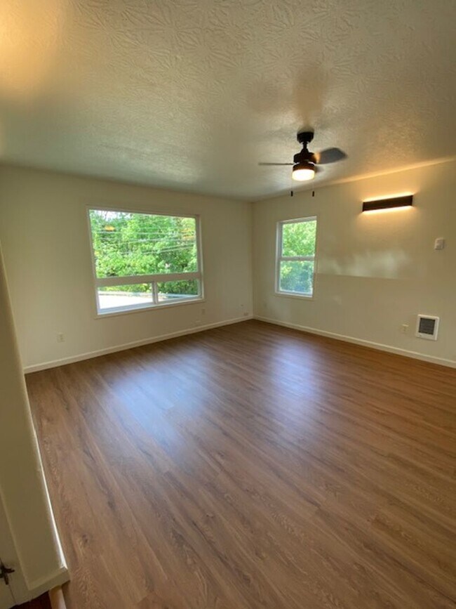 Foto del edificio - Updated Camas Townhome