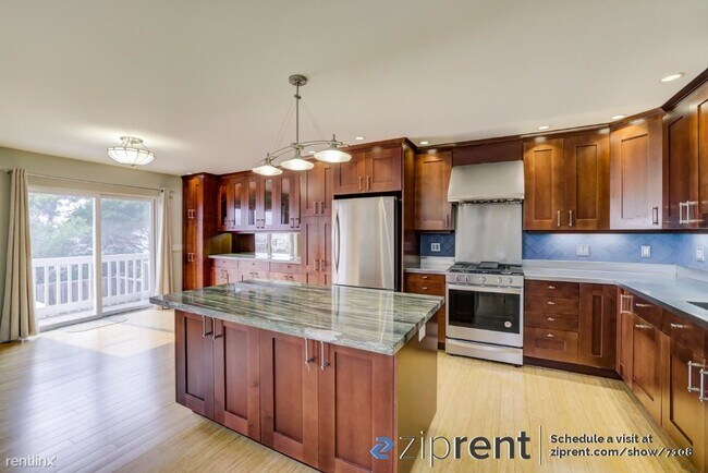 Foto del edificio - 3 br, 2.5 bath Townhome - 6 Youngs Court, ...