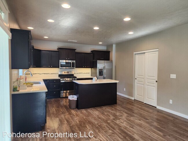 Building Photo - 4 br, 2.5 bath House - 1185 W Hill Ave