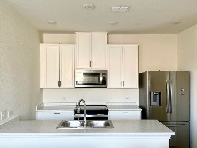 Building Photo - 7203 Summer Tanager Dr