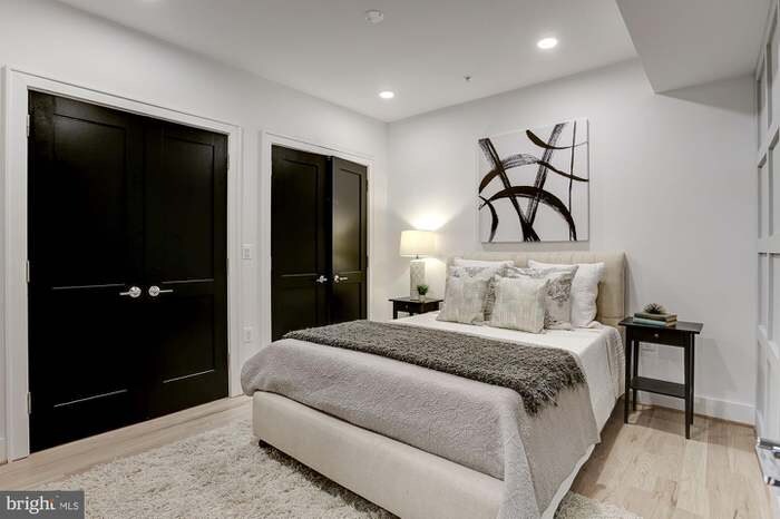 Foto principal - 836 Varnum St