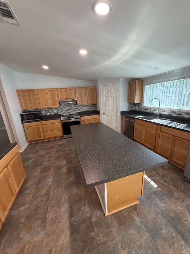 Foto del edificio - Available May!