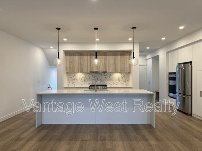 Photo du bâtiment - 2735-2735 Shannon Lake Rd