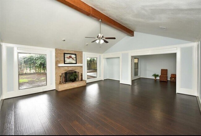 Building Photo - 9115 Woodleigh Dr