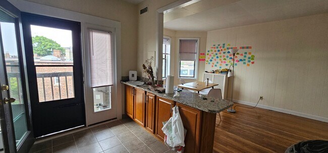 Building Photo - Great Location! B-Line Packard's Corner To...