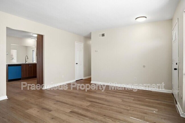 Foto del edificio - 3408 Clavelita St