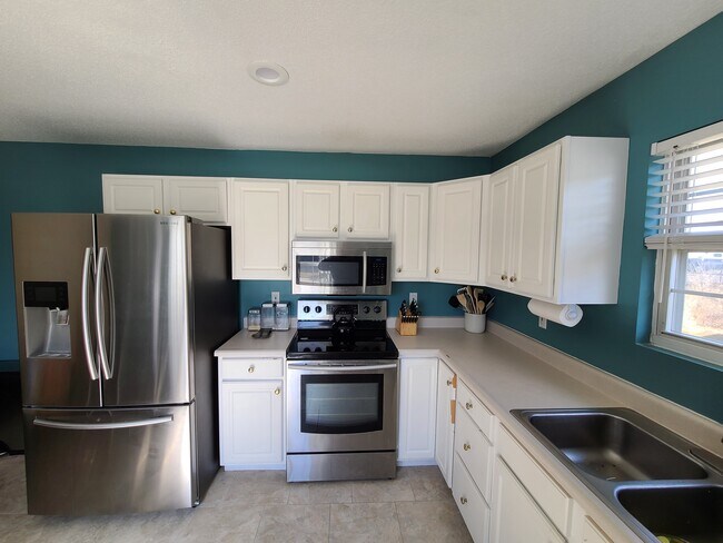 Building Photo - 124 Bayfield Dr