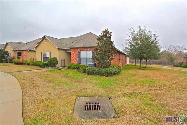 Building Photo - Summerwood Villas 3BR 2BA