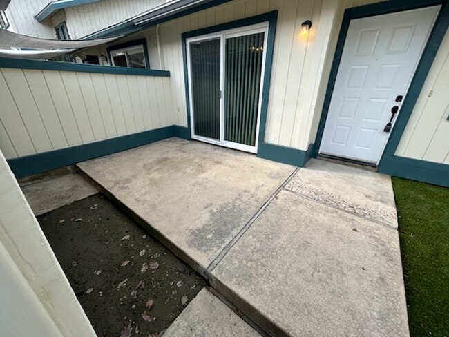 Building Photo - Beautiful Newly Remodeled 2 Bedroom 2 Bathroom Condo in SE Visalia!