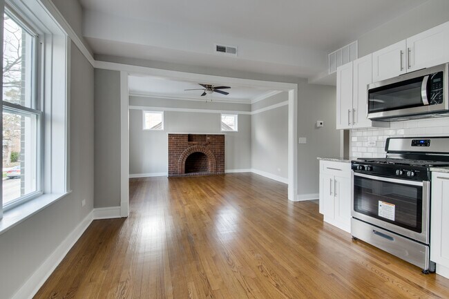Foto del edificio - 3707 N Lockwood Ave