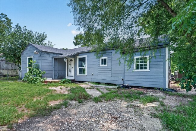 Building Photo - 4118 Sunflower St