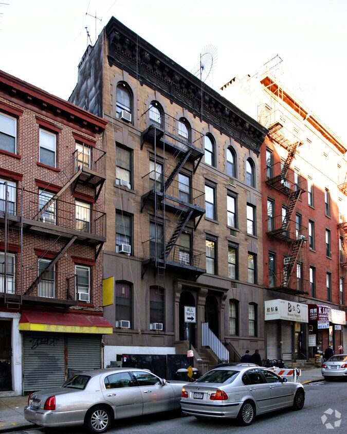 911 Oliver St, New York, NY 10038 Apartments in New York, NY