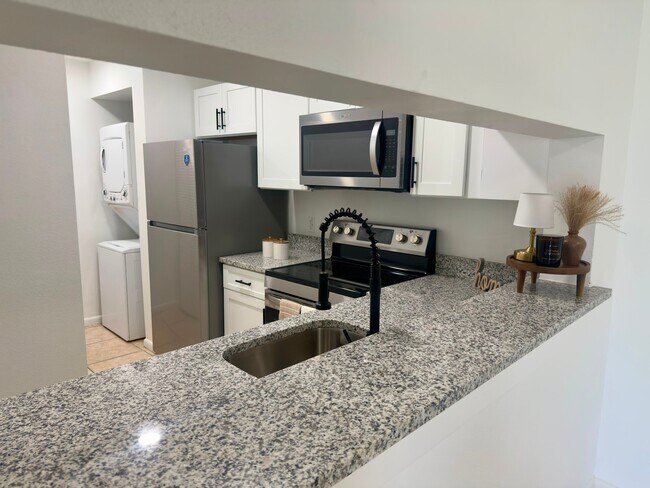 Building Photo - 5219 Via Hacienda Cir