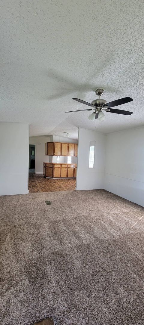 Building Photo - Ready to Move in