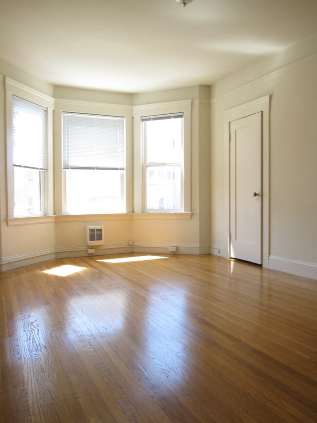 Building Photo - 404 12th Ave