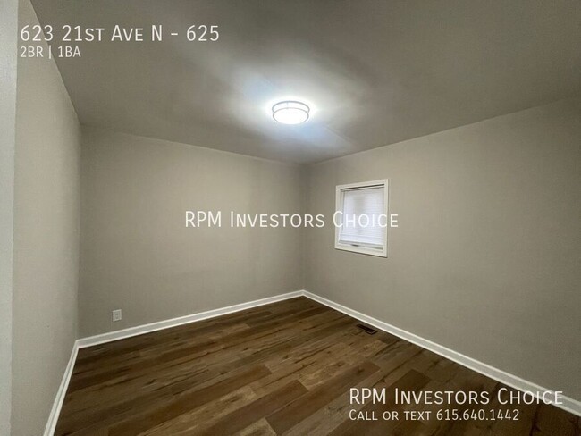 Building Photo - Recently Renovated 2/1 Apartment Located i...