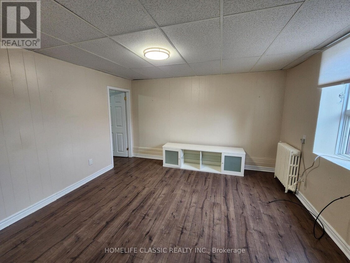 Photo du bâtiment - 5 Main St S