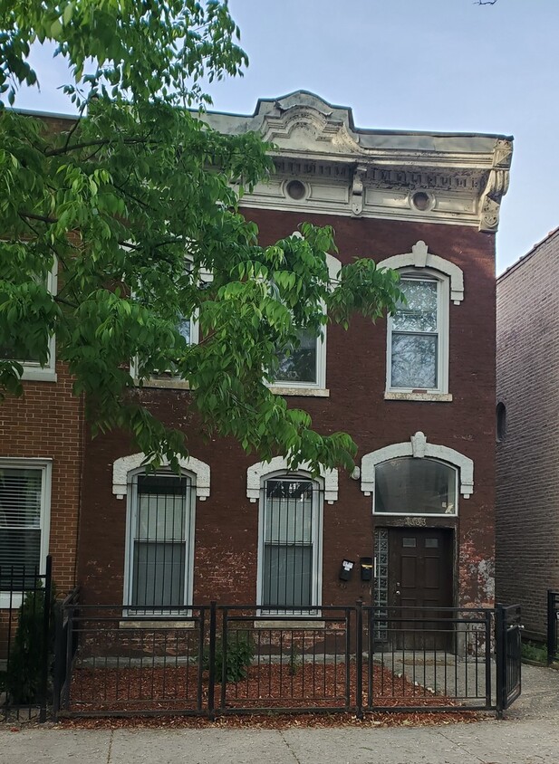 Primary Photo - 1333 N Wicker Park Ave