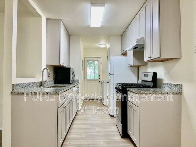 Foto del edificio - 418 Parkhill Cove