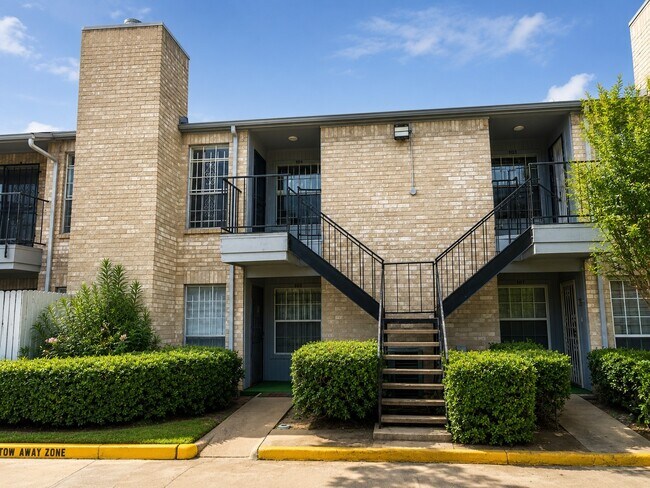 Foto del edificio - 6500 Sands Point Dr