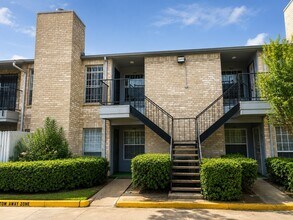 Building Photo - 6500 Sands Point Dr