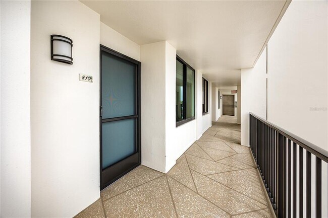 Building Photo - 7100 Sunset Way