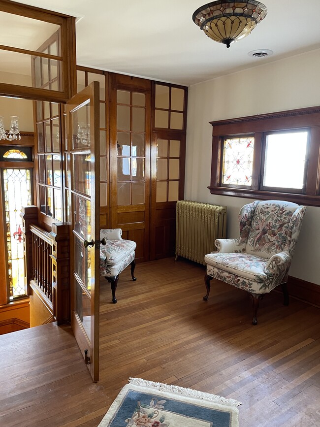 Greetings room - 1306 Lincolnway