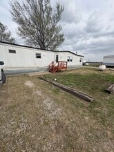 Building Photo - 2156 N Weaver Rd