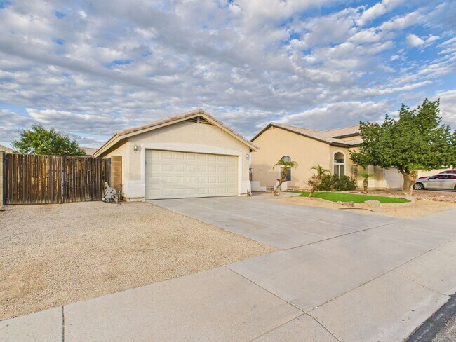 Building Photo - Charming Butler Place Home with a Swimming Pool