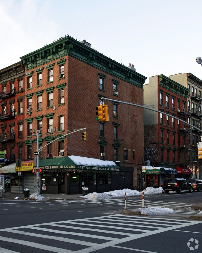 Building Photo - 350-352 E 9th St