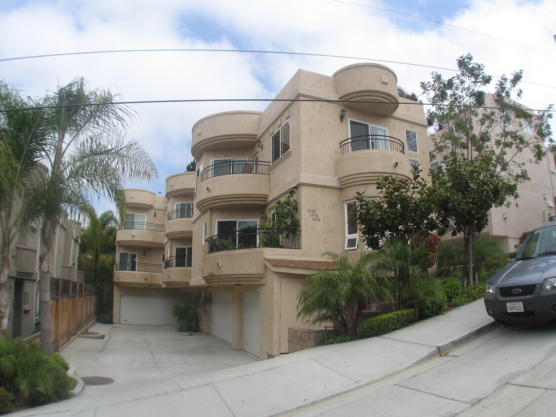Foto principal - 5938 Riley St