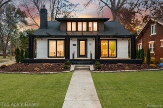 784 Barrington Rd