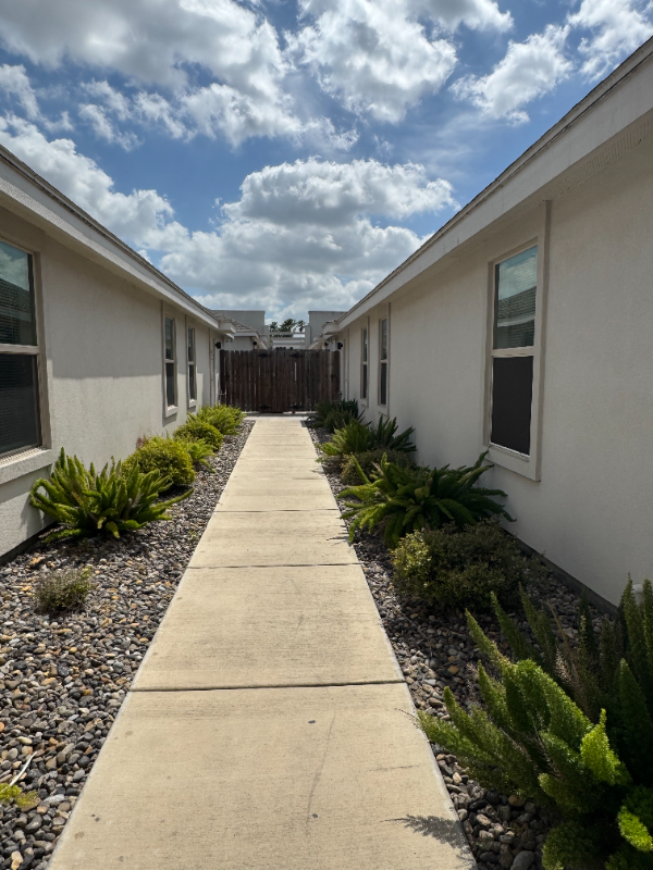 Building Photo - 1309 Alta Vista Dr