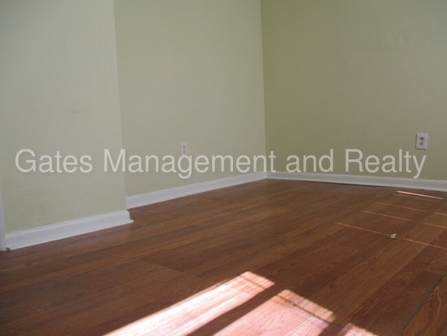 Building Photo - Duplex in Hillsborough