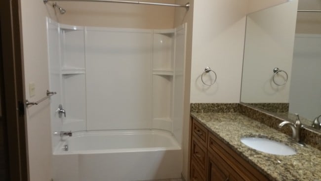 Full Bath - 783 Wyoming Ave