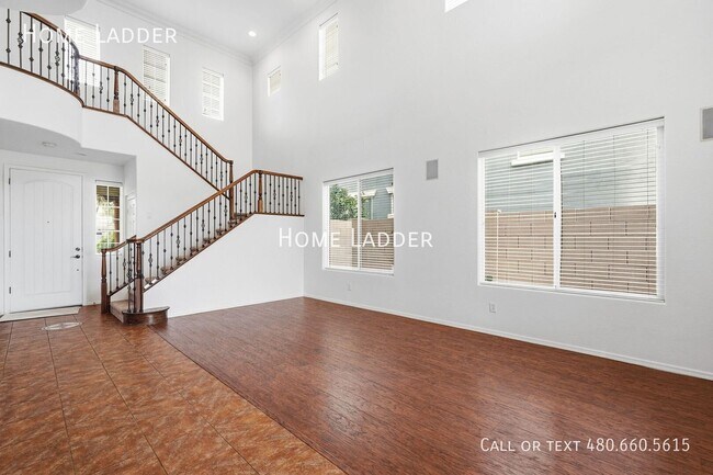 Building Photo - 3411 E Mesquite St