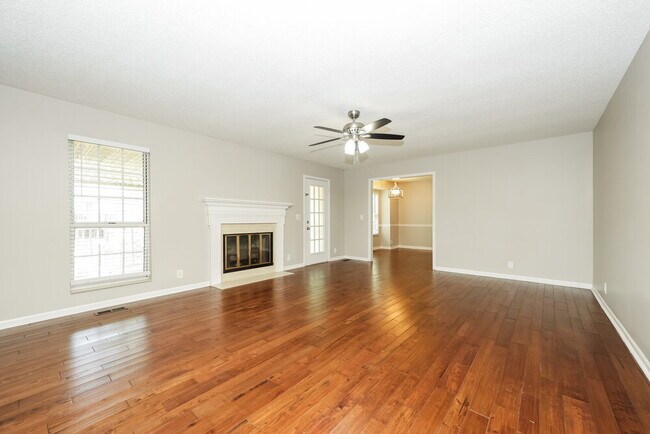 Foto del edificio - 3933 Hillshire Dr