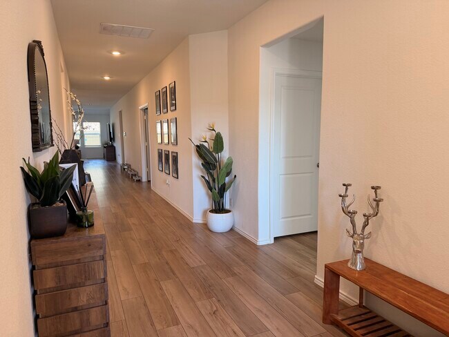 Building Photo - 2109 Four Waters Loop