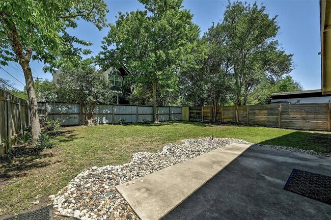 Building Photo - 7003 Yates Ave