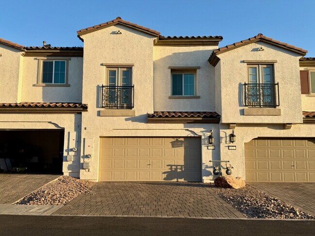 Building Photo - 3 BED 2.5 BATH 2 CAR GARAGE TOWNHOUSE FOR RENT LOCATED IN CADENCE MASTER COMMUNITY