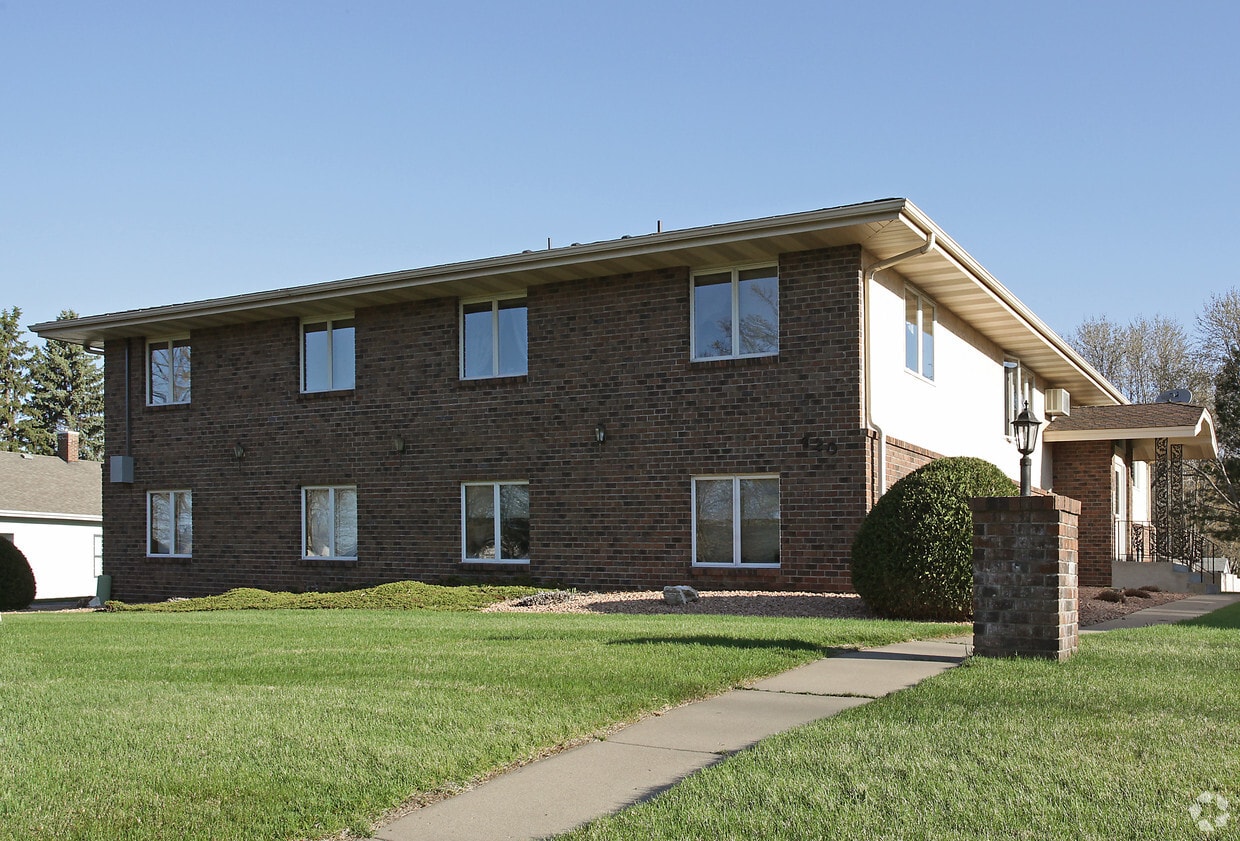 420 3rd St NW, Elk River, MN 55330 Apartments in Elk River, MN
