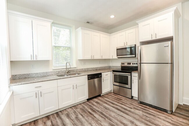 Foto del edificio - Rare Find! Renovated 3BR/2BA Home in Norfo...