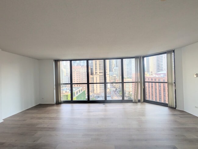 Building Photo - 10 E Ontario
