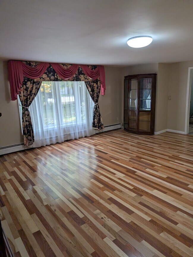 Foto del edificio - 270 Heim Rd