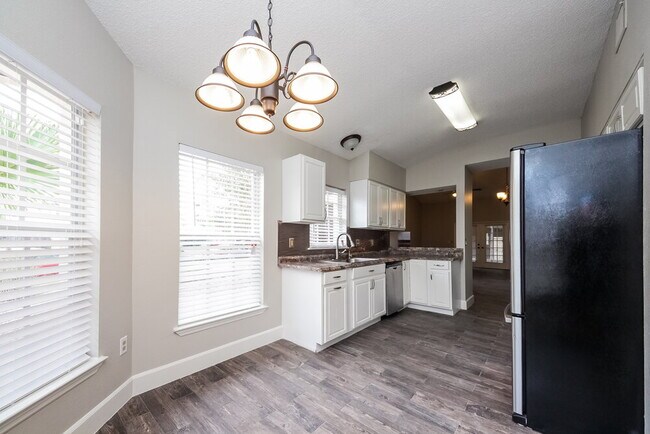 Building Photo - 1624 Sienna Ct