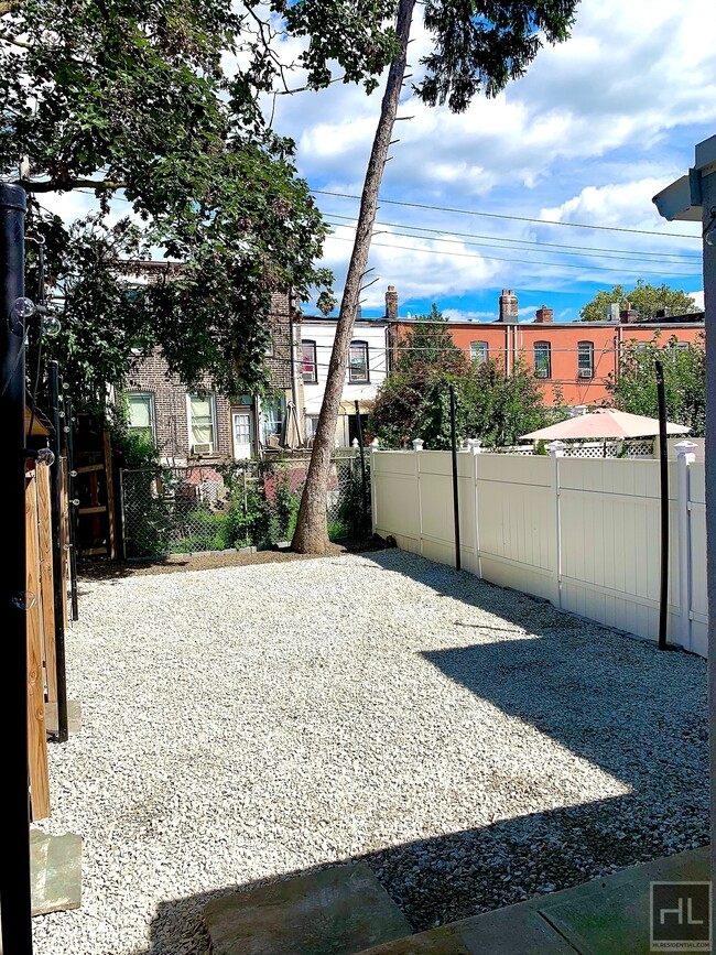 Building Photo - 37 Shepherd Ave