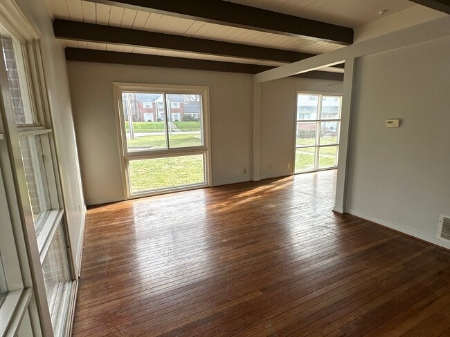 Building Photo - WCA-318