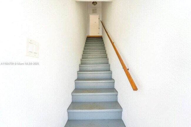 Foto del edificio - 275 NW 81st St.